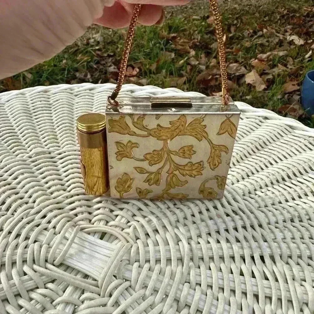 Vintage Gold and Silver Floral compact. Clutch. Gold compact. Antique. Fancy - Picture 5 of 11